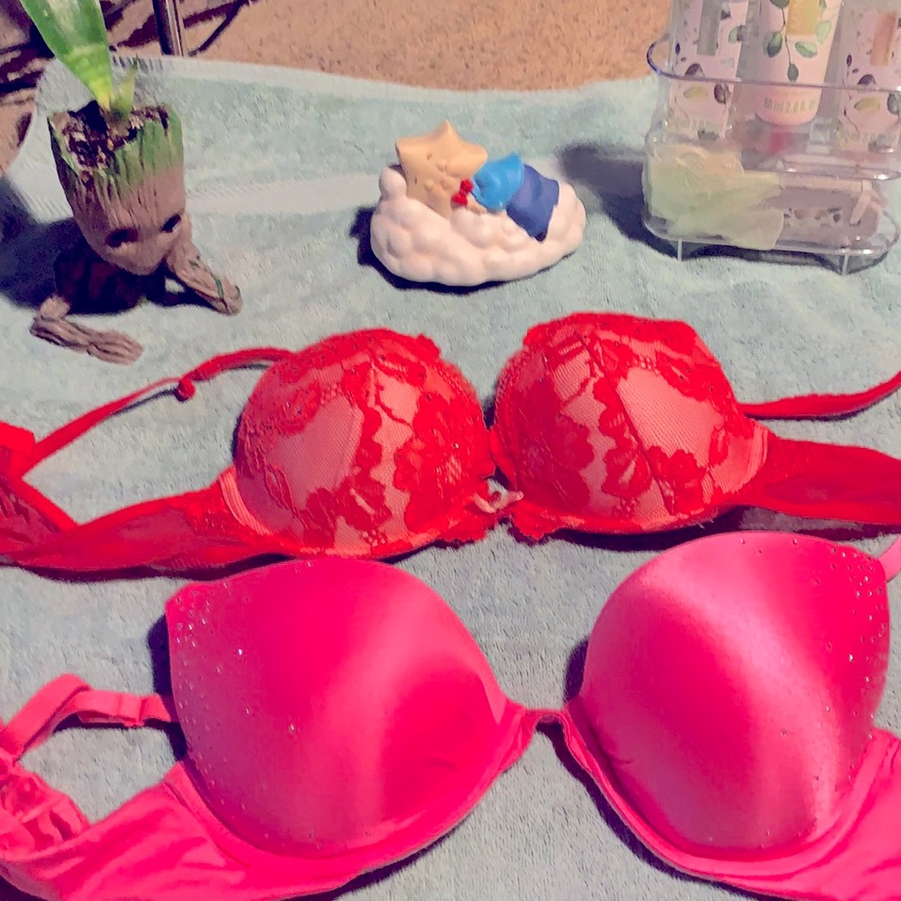 Push up  bras (2) Victoria Secret (Box#5)